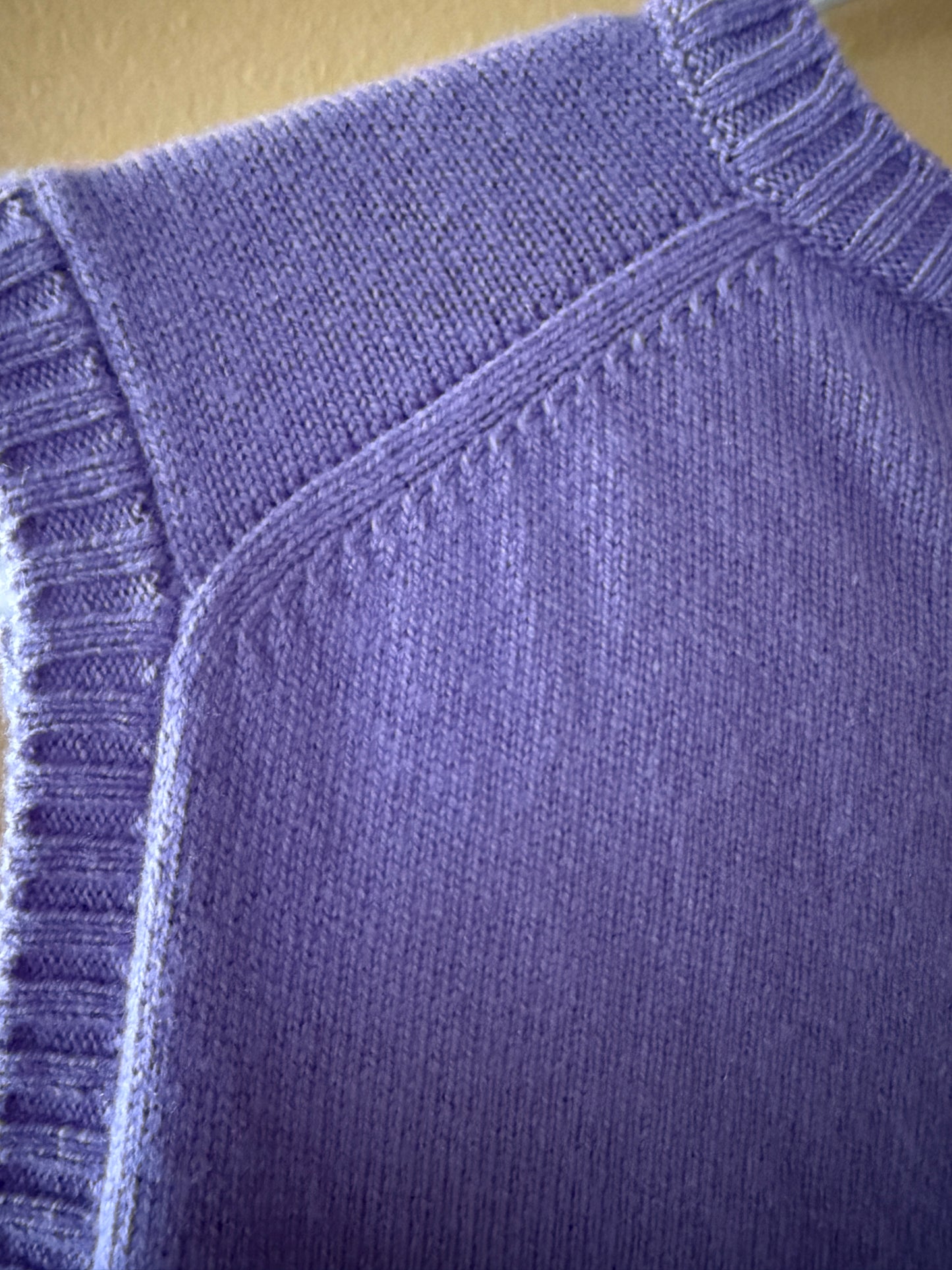 100% Scottish Cashmere Vest Unisex Lilac Size 40 New